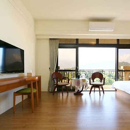 Residents With Easy Places T'ai-tung Exterior foto